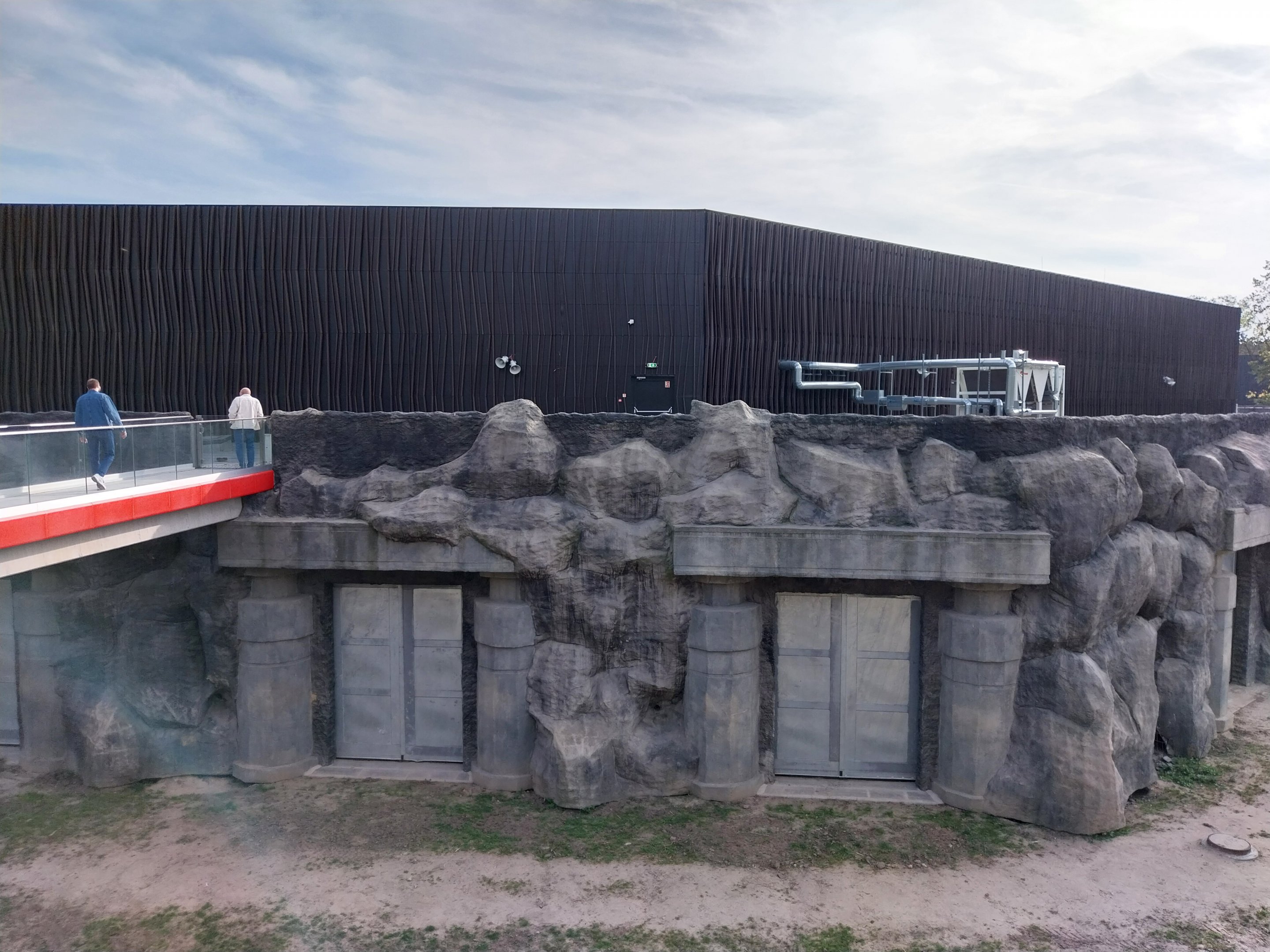 Orientarium - Asiatic Elephant (Elephas maximus) - Elevated walkway
