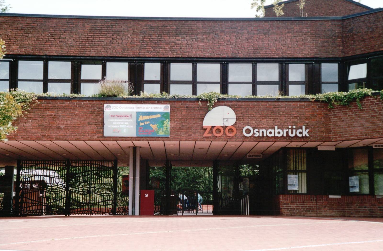 Osnabrück Zoo 2002 - Main gate
