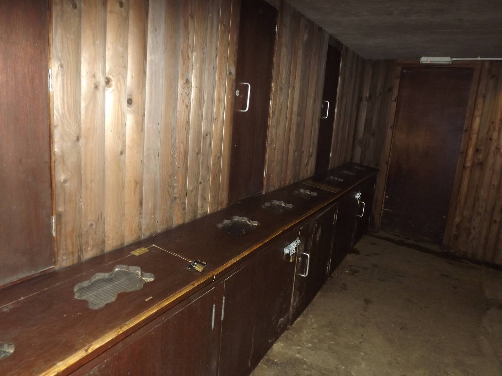 Otter dens at Blackpool Zoo 11/03/12