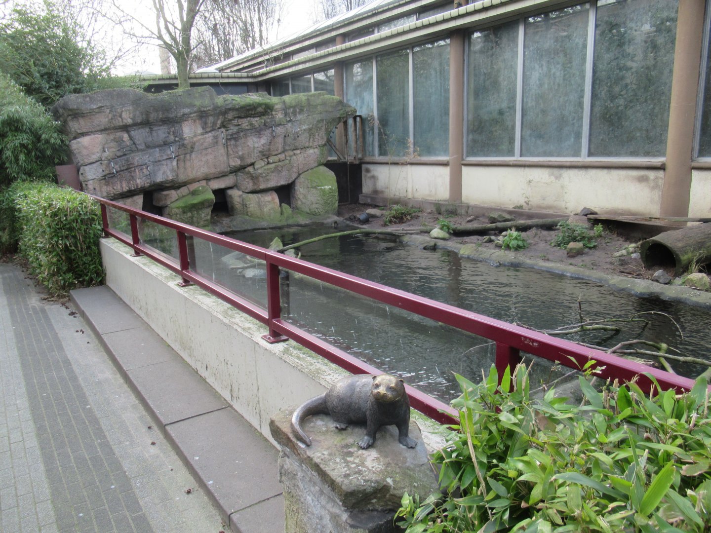 Otter enclosure