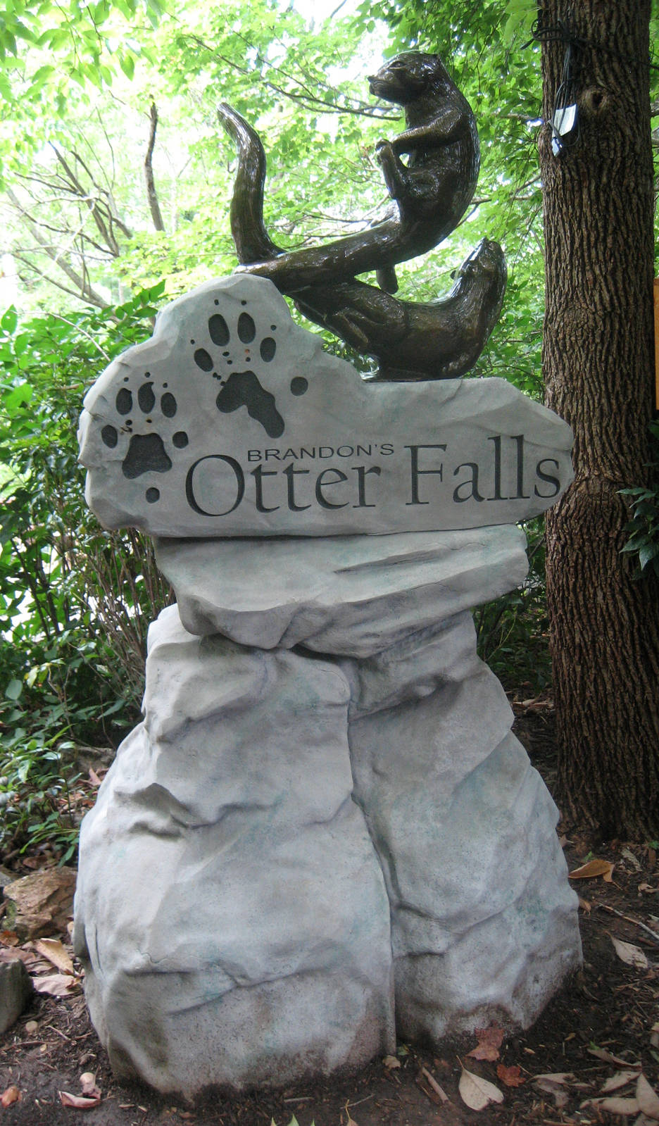 Otter exhibit sculpture