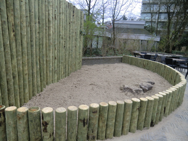 Outdoor enclosure for african spurred tortoises