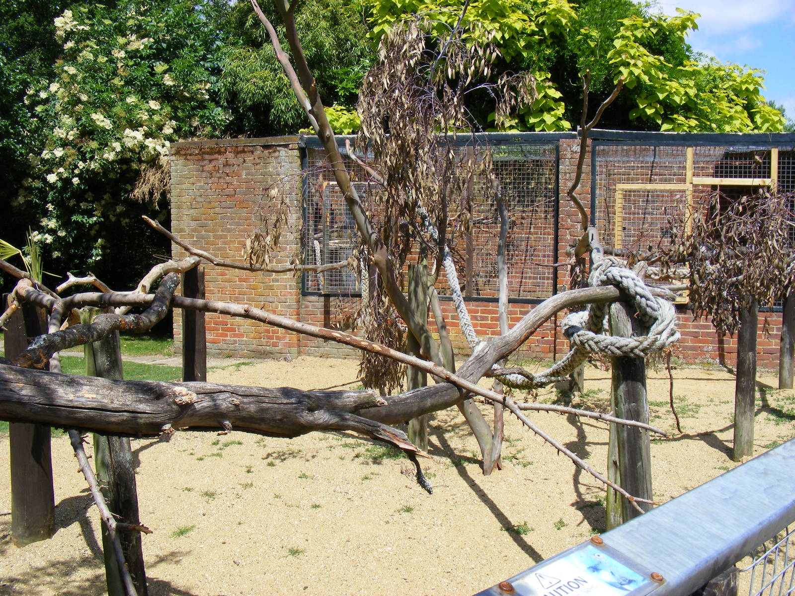 Outdoor enclosure for macaws at Birdworld, 20 June 2010