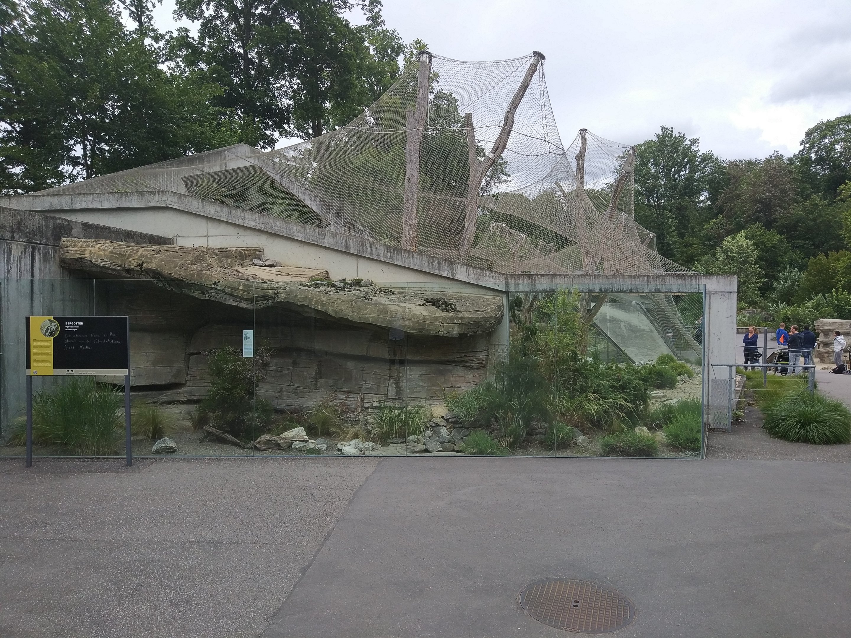 Outdoor terrarium attached to the leopard cage