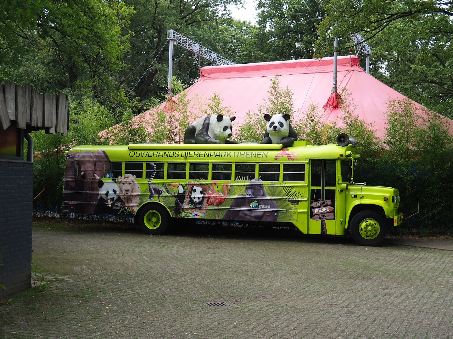 Ouwehands bus and theater, 2023-08-17
