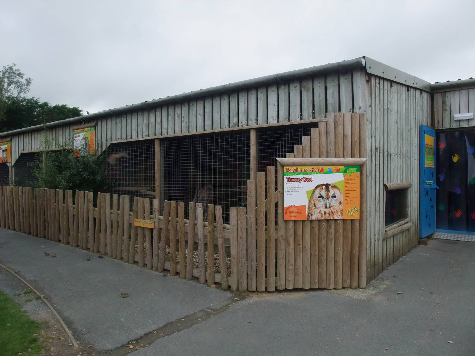 Owl Aviaries at Folly Farm, 01/08/11