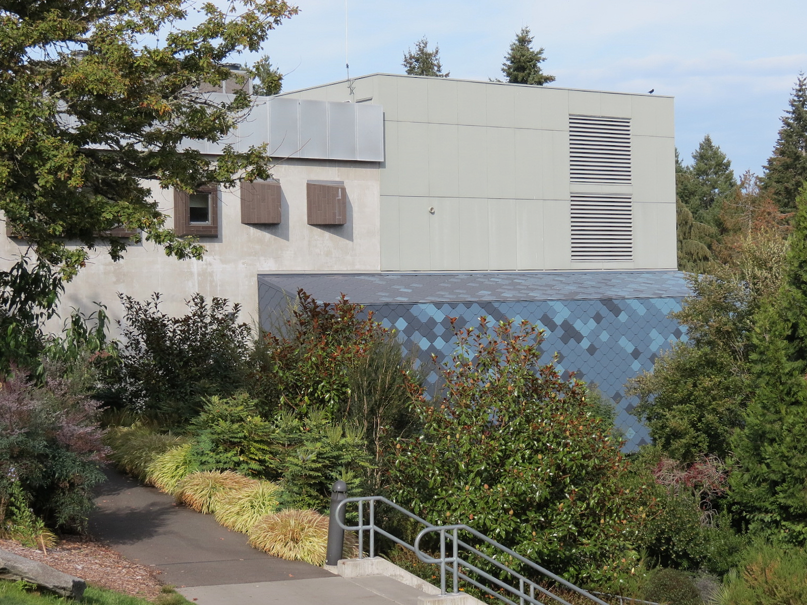 Pacific Seas Aquarium - Exterior
