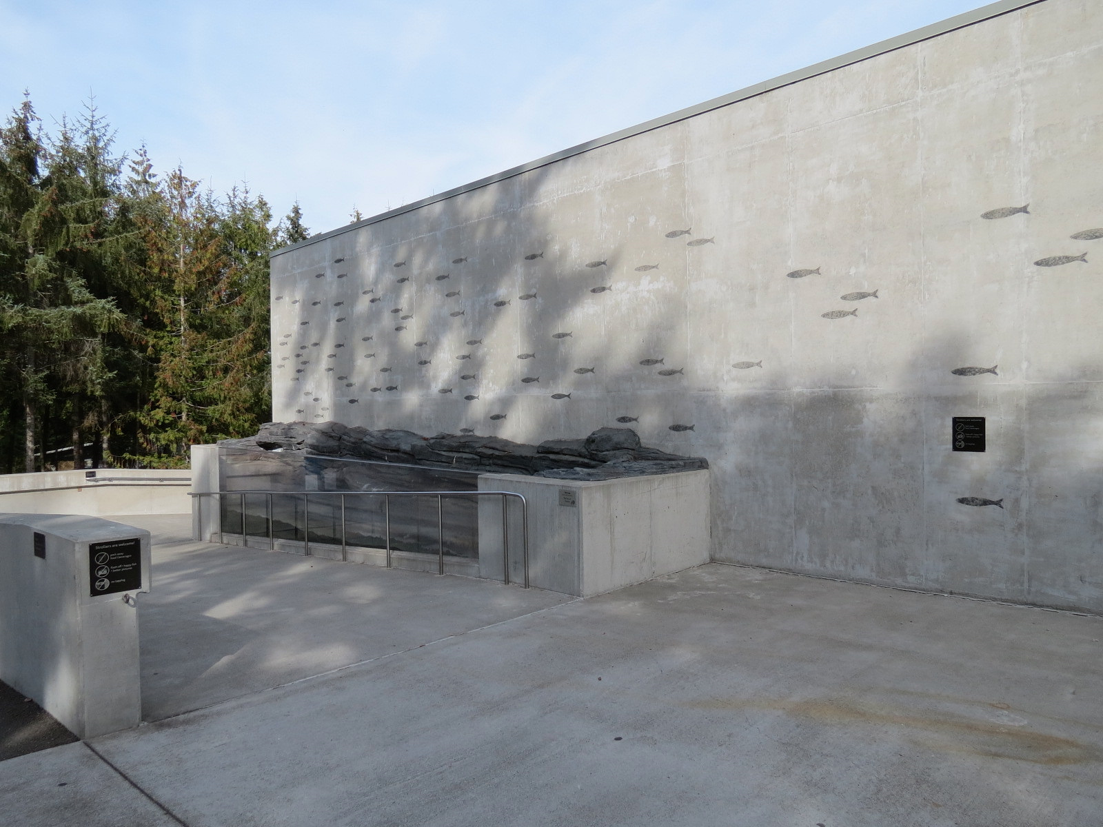 Pacific Seas Aquarium - Exterior