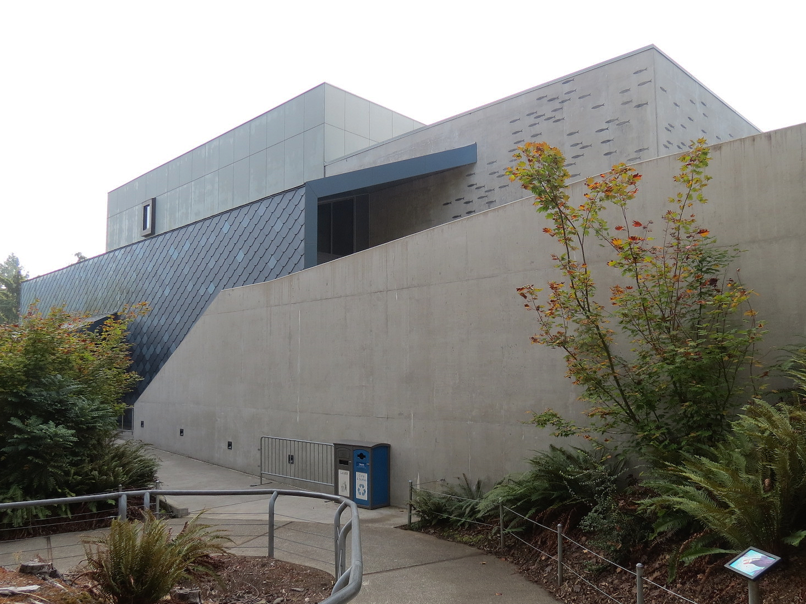 Pacific Seas Aquarium - Exterior