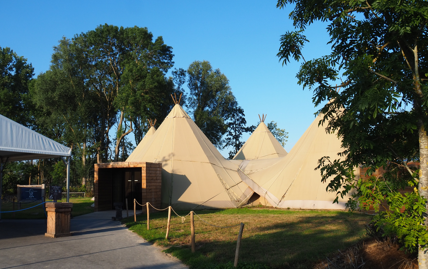 Pairi Daiza Resort reception tipis, 2020-09-02