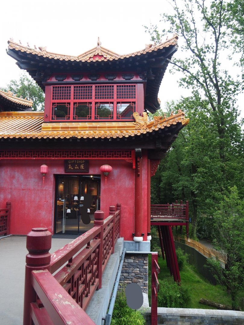 Pandasia - Giant panda and gift shop building and part of outdoor exhibit, 2023-08-17