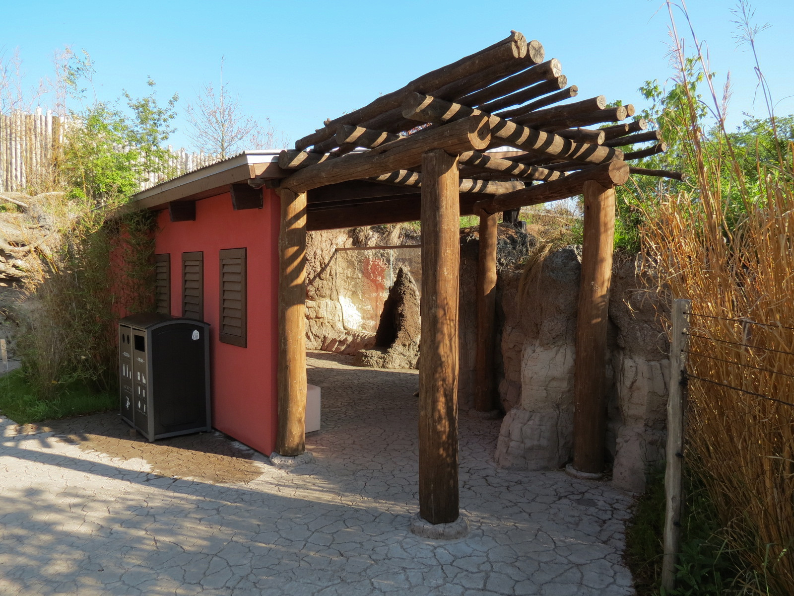 Pantanal - Mixed Species Exhibit - Viewing Shelter