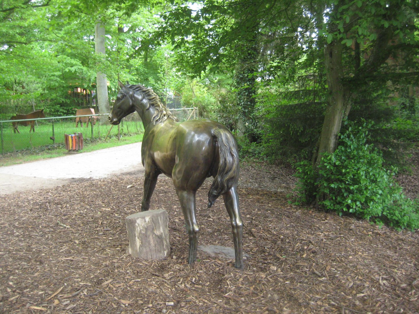 Parc Merveilleux - horse statue