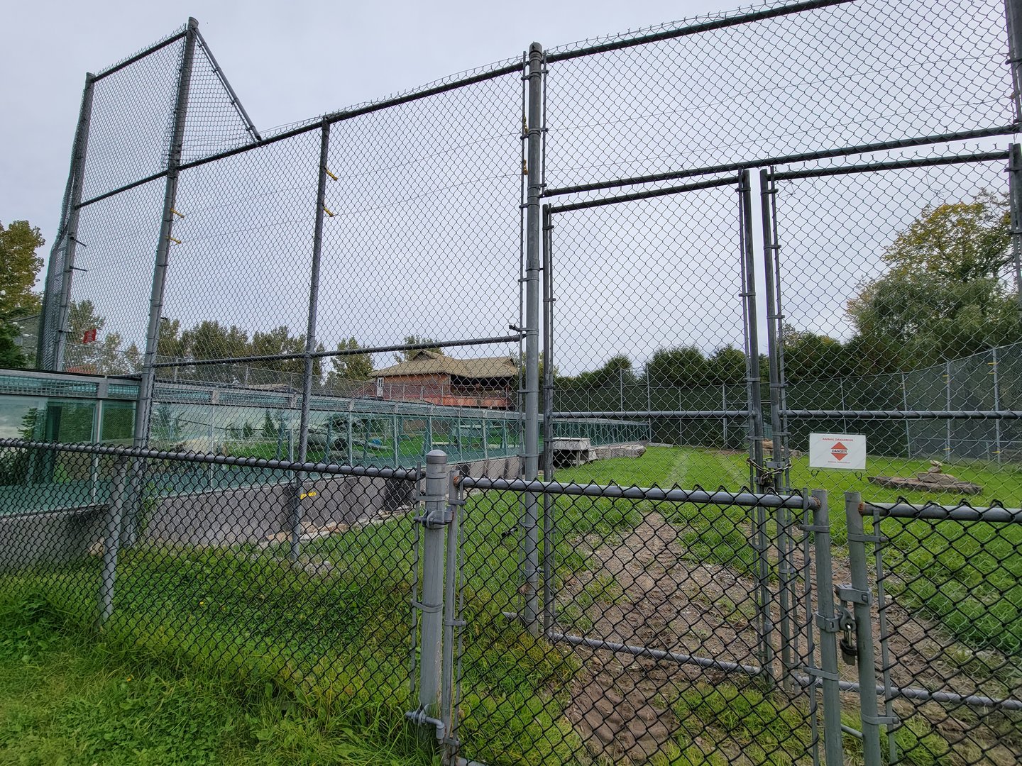 Parc Safari - Tunnel #1 extension, tiger yard, from outside path