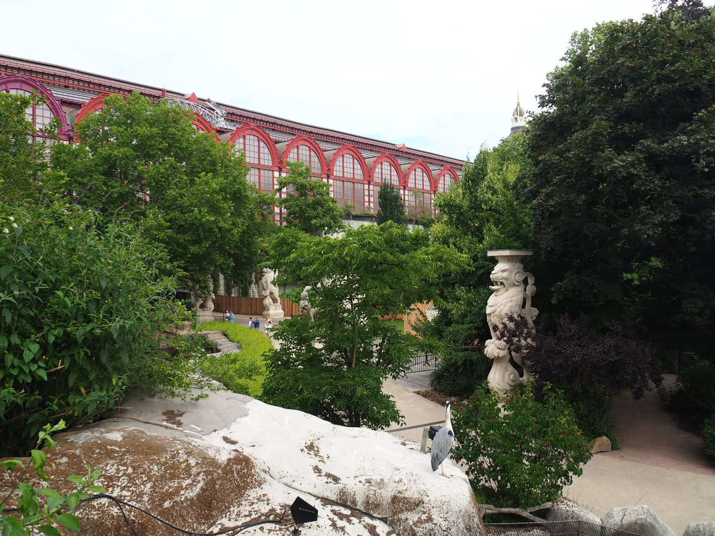 Park view from the walkway to the reptile house, 2020-06-28