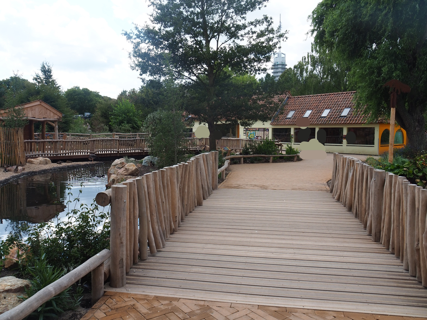 Park view near the Argentina Cerrado exhibit, 2022-08-28