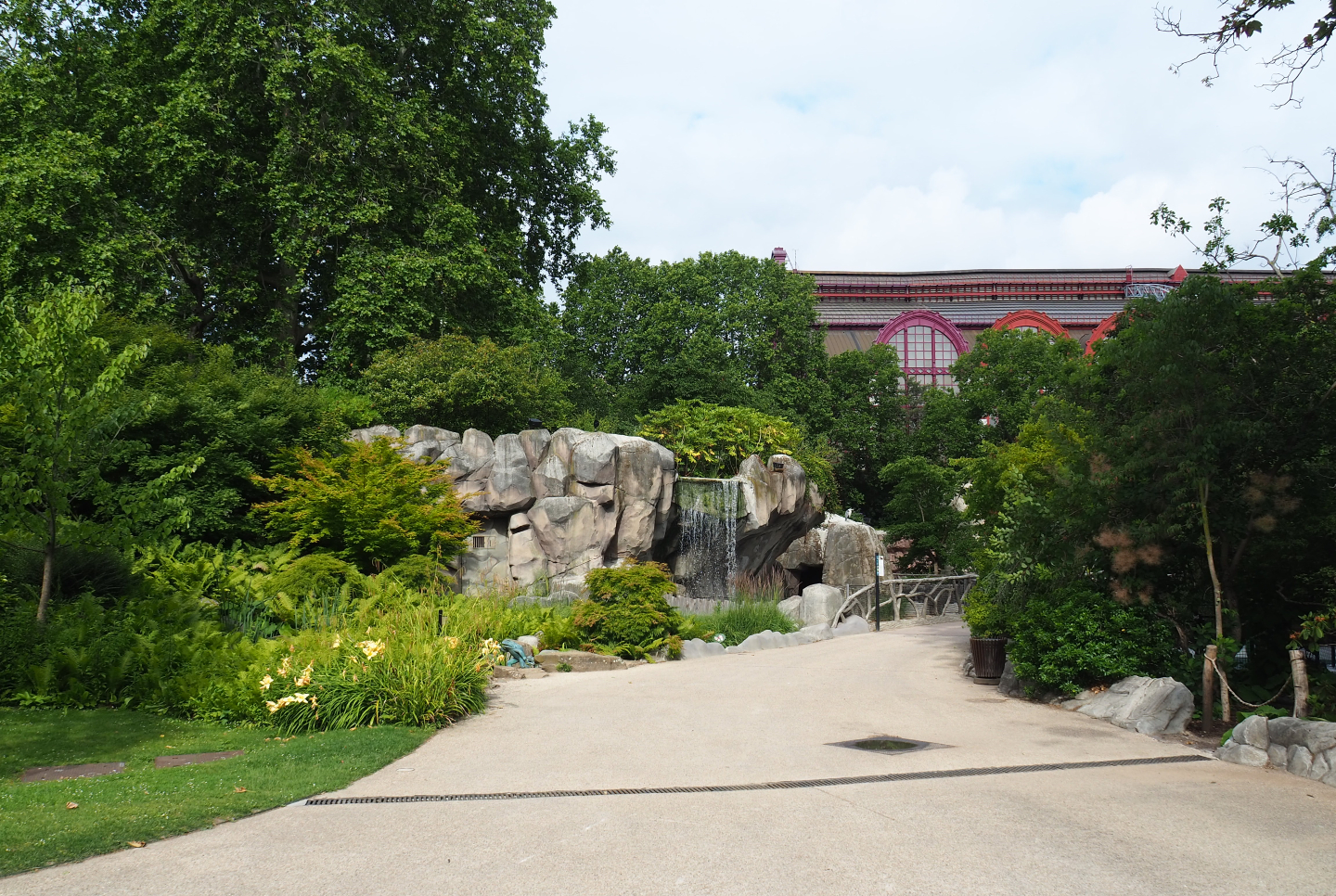 Park view near the seal and sea lion exhibits, 2020-06-28