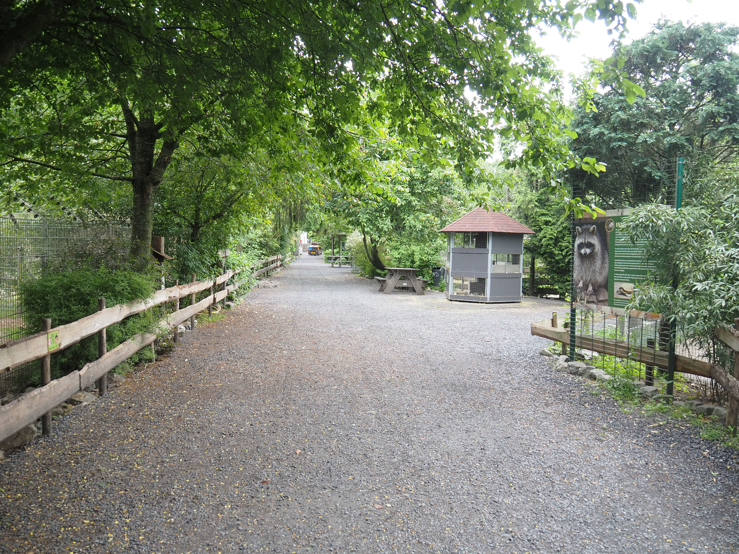 Park view towards restaurant building and former entrance, 2022-05-17