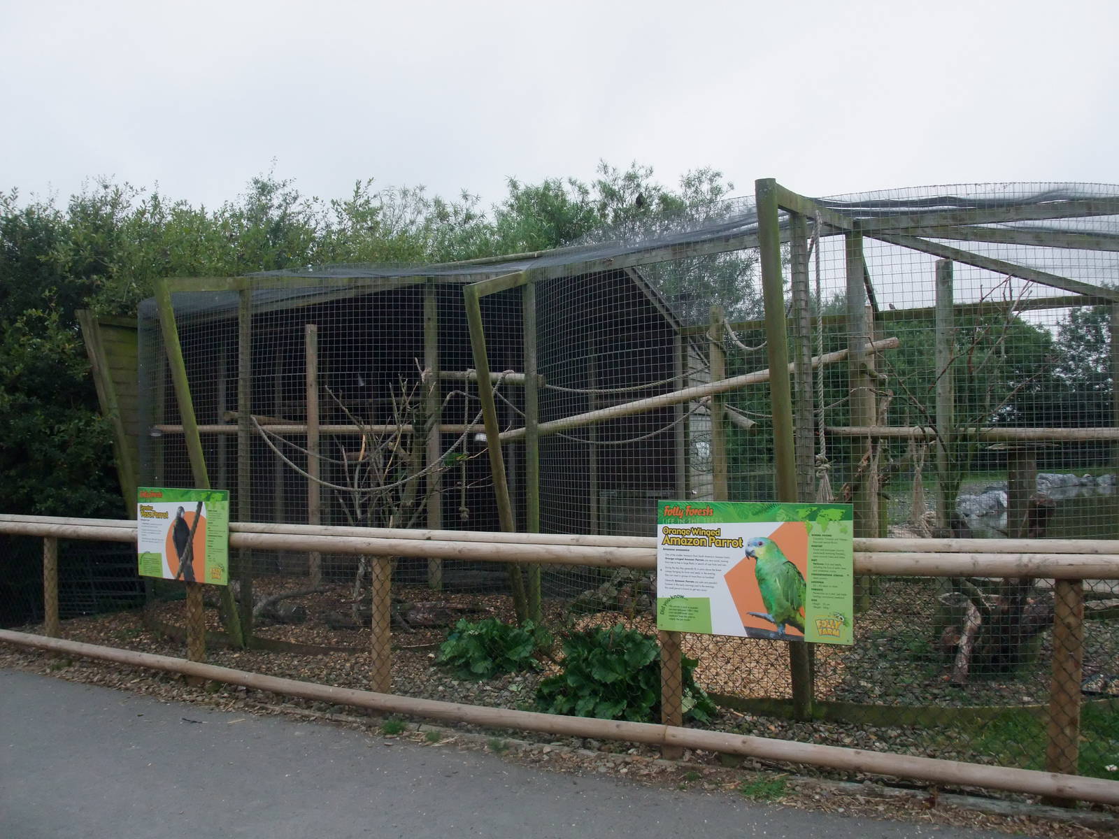 Parrot Aviaries at Folly Farm, 01/08/11