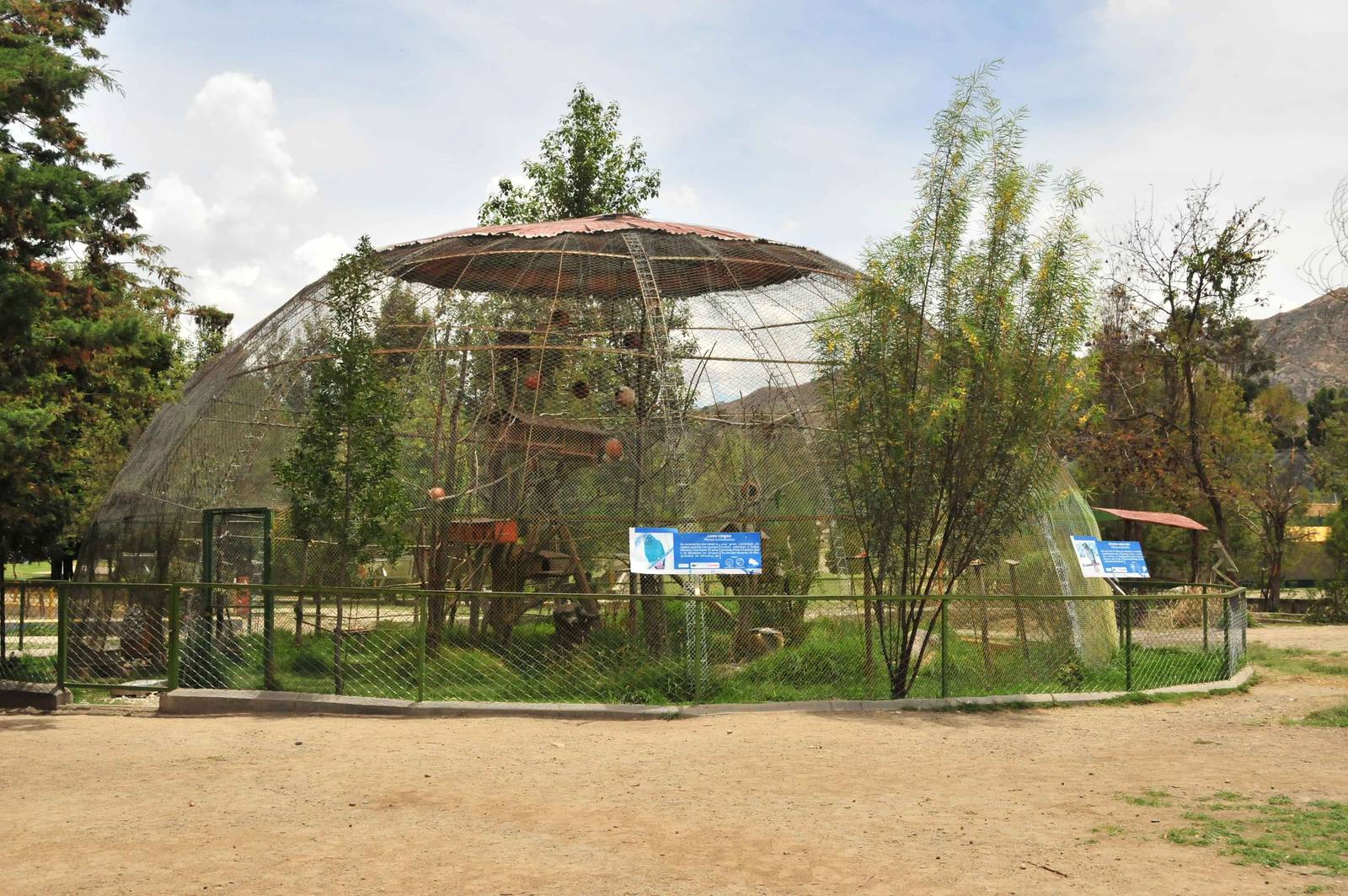 Parrot aviaries