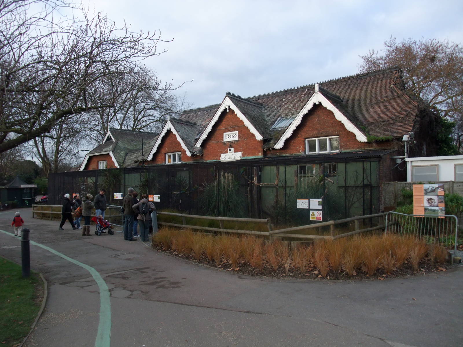 Parrot House at London Zoo Jan 2009