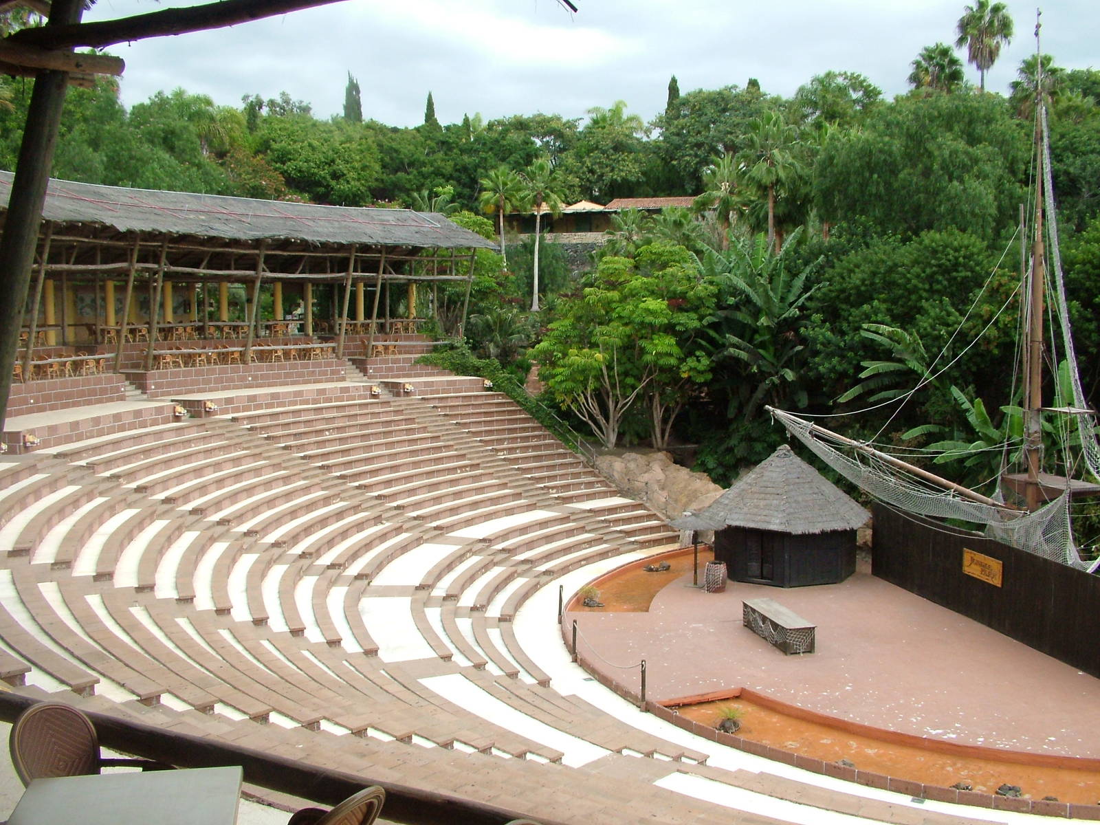 Parrot Show Arena at Jungle Park (Las Aguilas), 13/11/10
