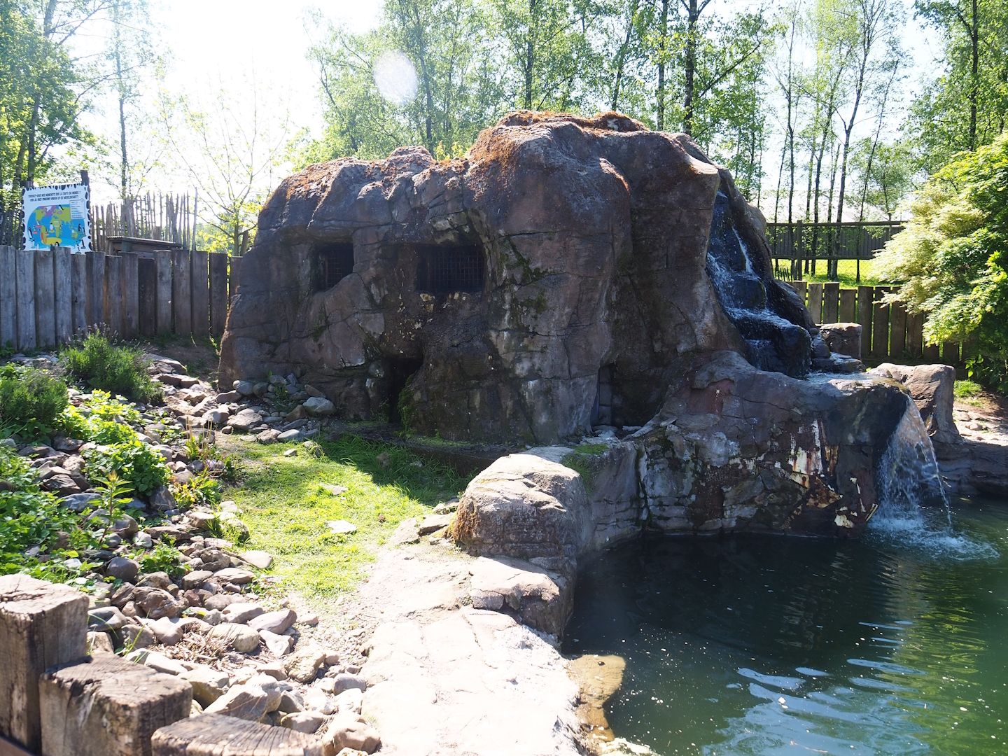 Part of Humboldt penguin exhibit and Humboldt penguin shelter, 2023-05-19