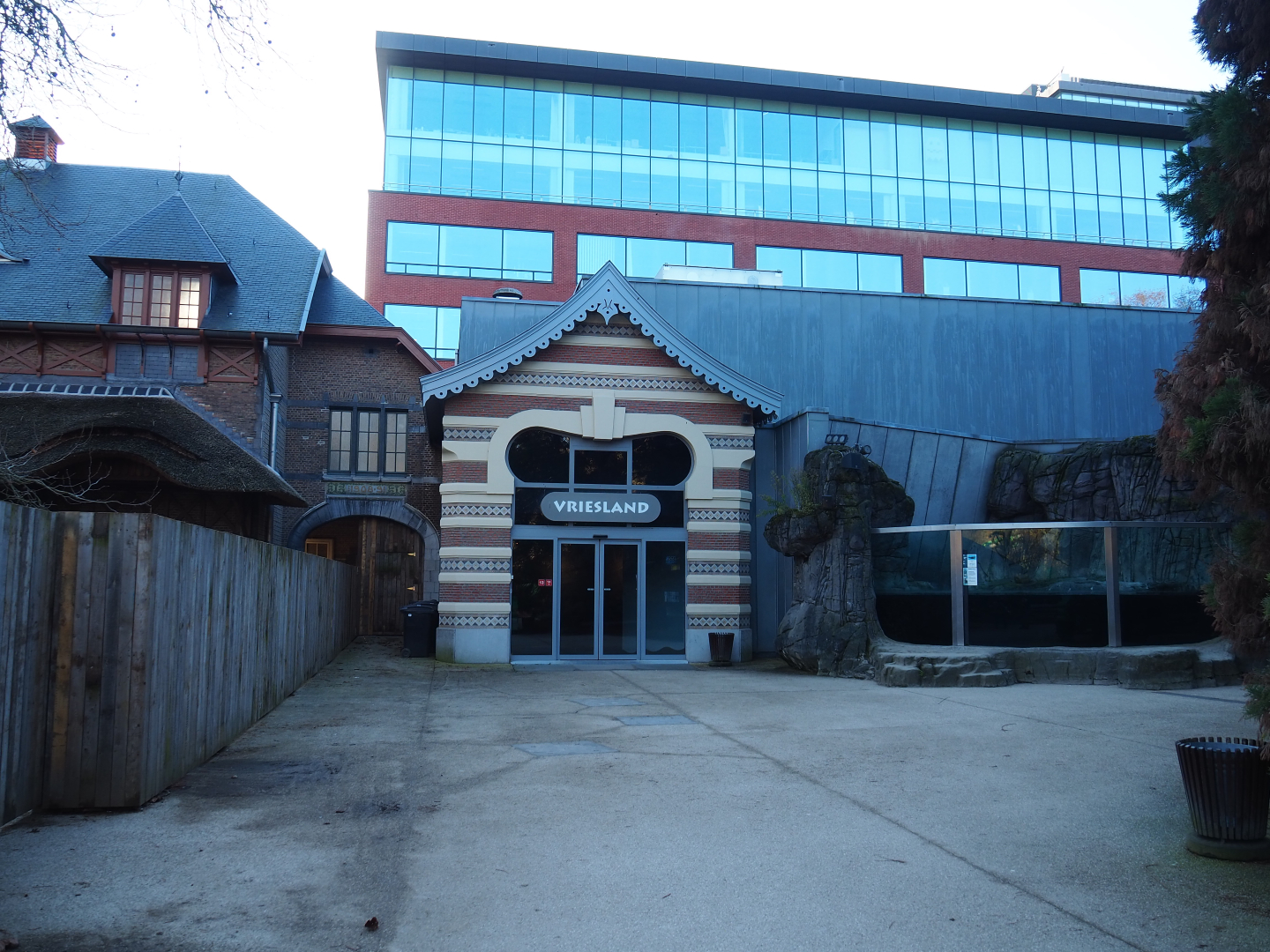 Part of the bovine house, Entrance to penguin house 'Vriesland' and Harbor seal exhibit, 2019-12-30