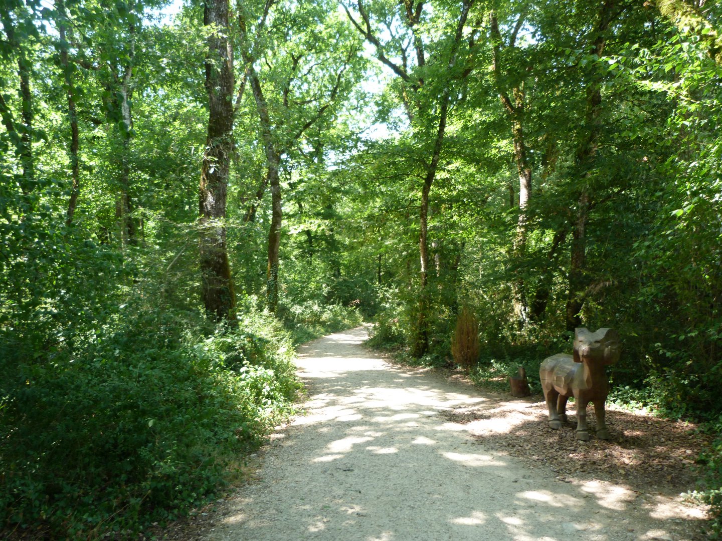 Path and mouflon statue -Zoodyssée (2025)