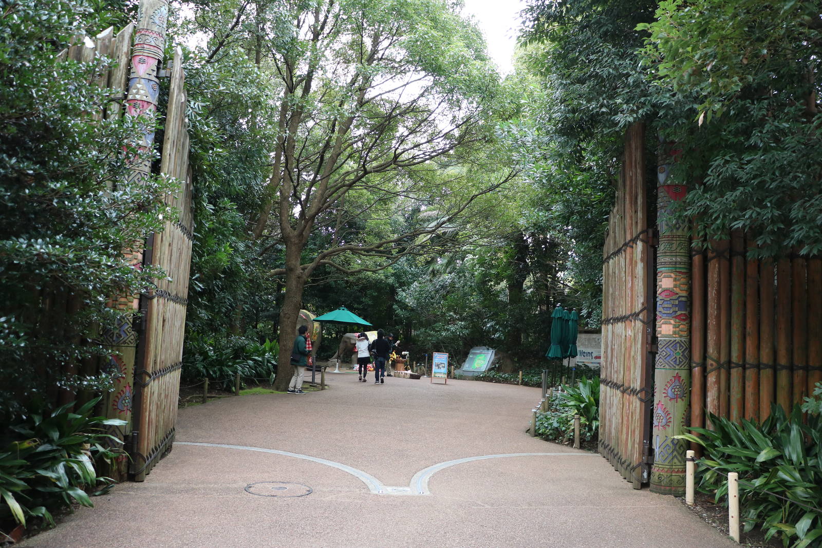 Path in the zoo, February 2016.