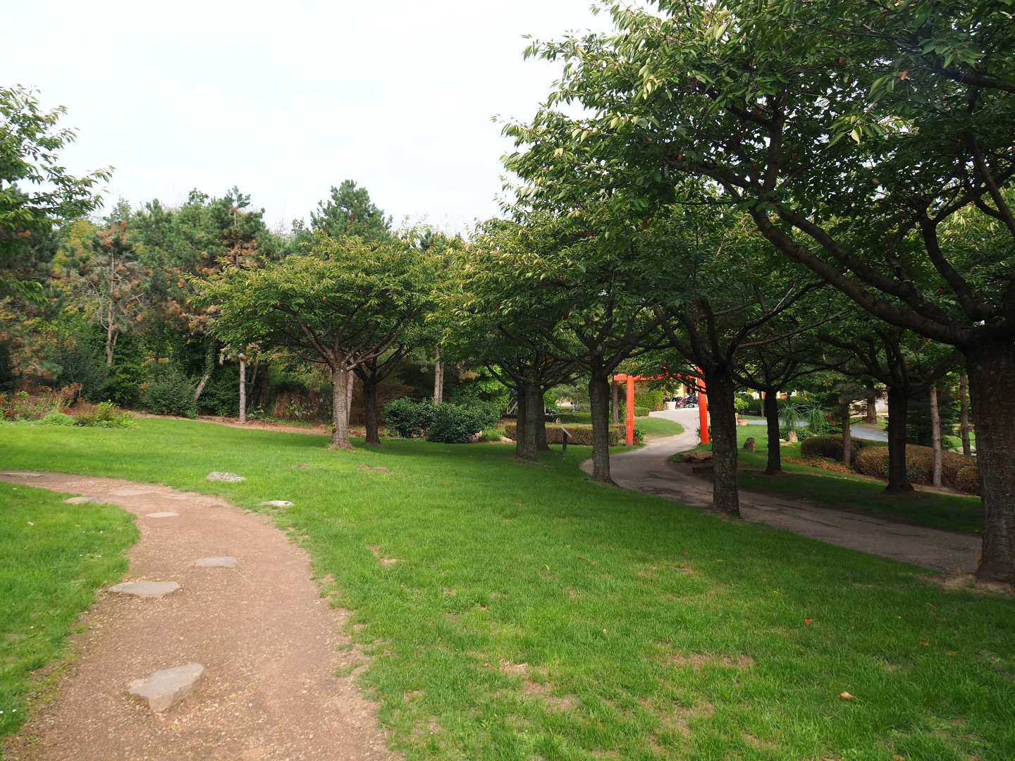 Pathways in the Japanese gardens (Aug 28th, 2018)