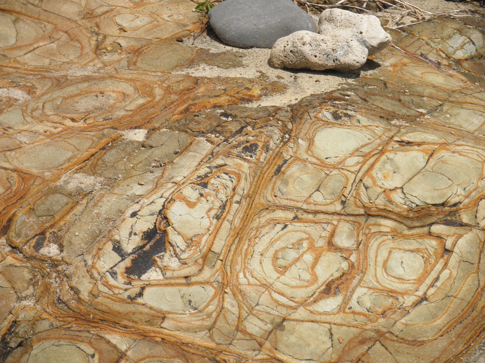 Patterns in rocks - Lord Howe Island