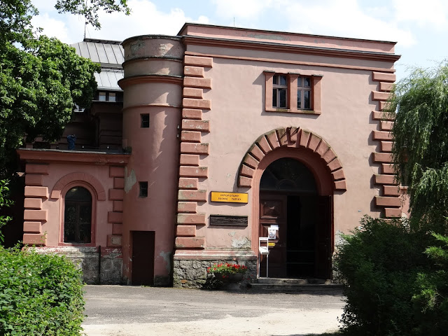 Pavilion of elephants