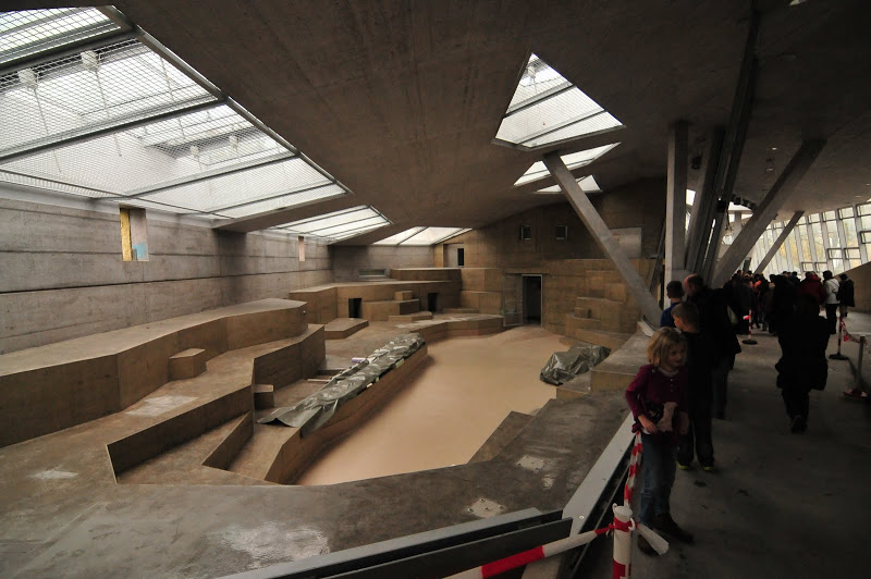 Pavilion of gorillas - first touring 11.11.2012