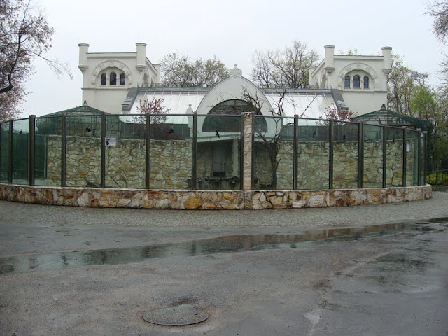 Pavilion of monkeys