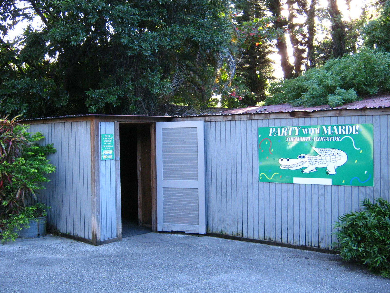 PBZ - Entrance, Grounds, Misc.