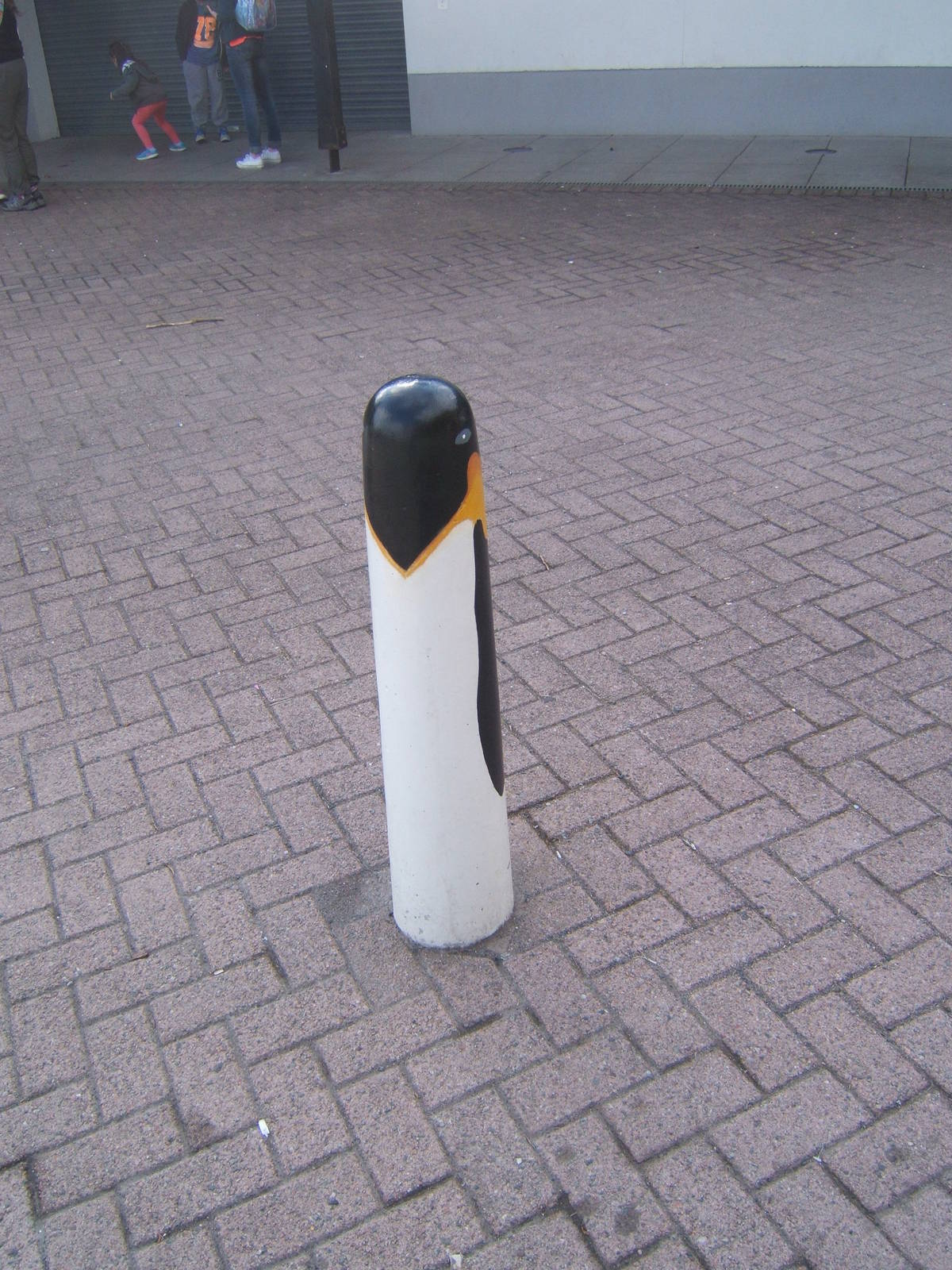 Penguin bollard