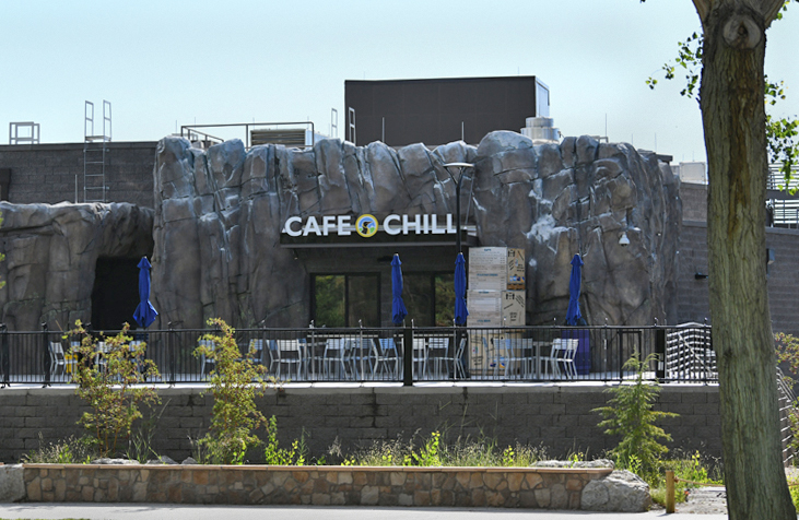 Penguin Chill - outdoor cafe