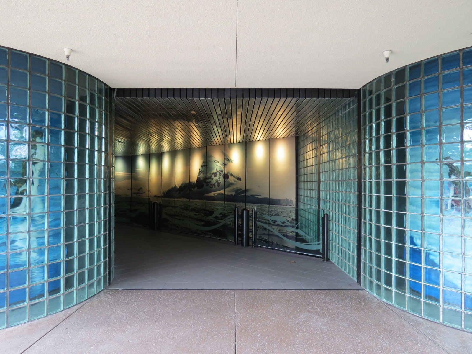 Penguin Encounter - Entrance