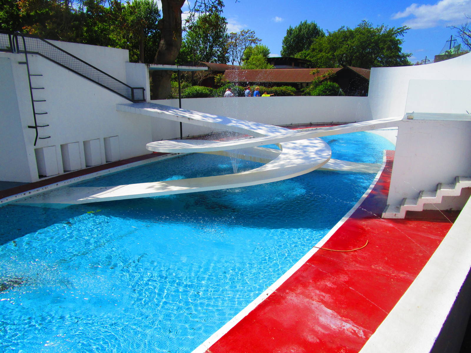 Penguin Pool Fountain
