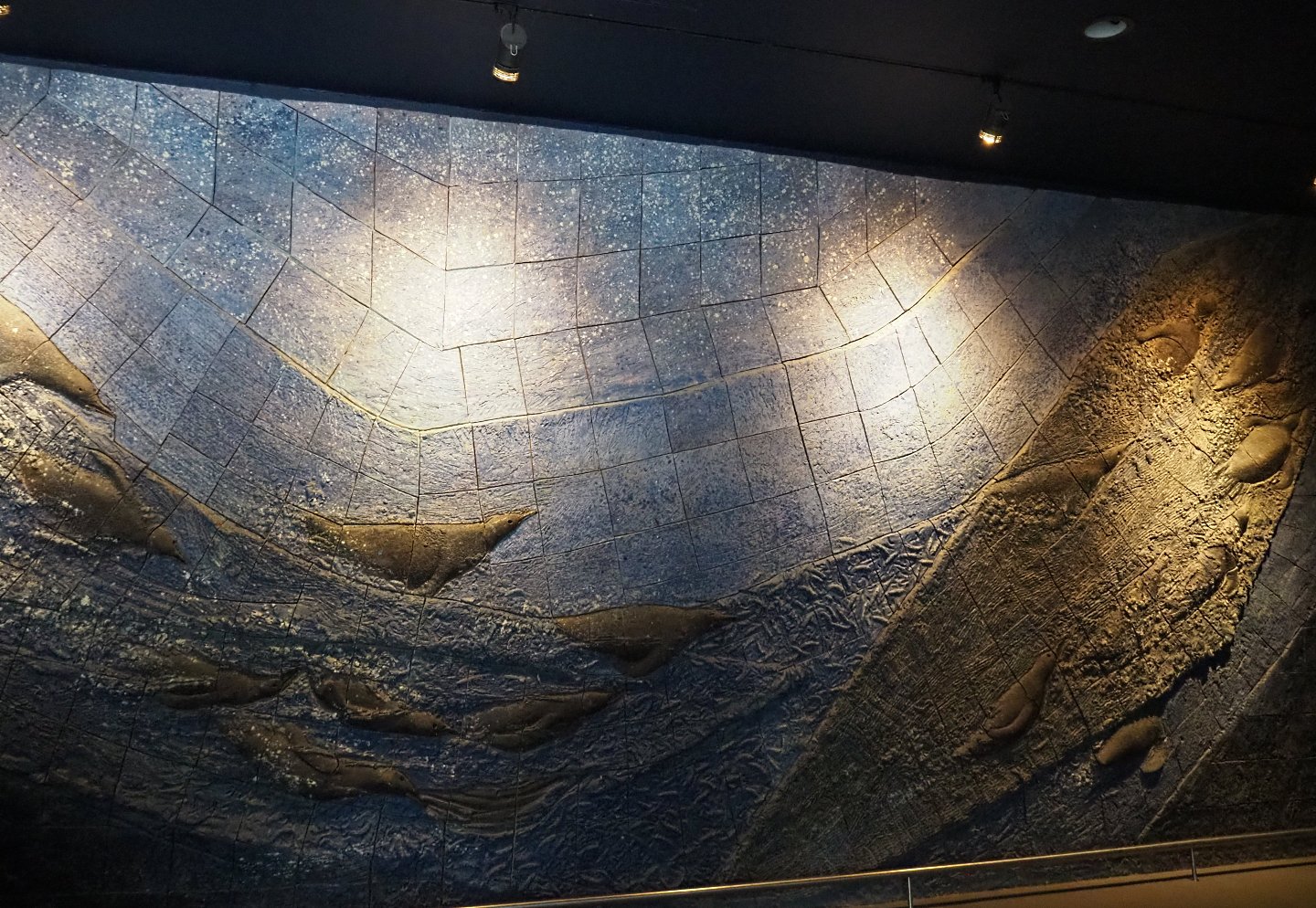 Penguin wall art relief in penguin house 'Vriesland', 2020-06-28