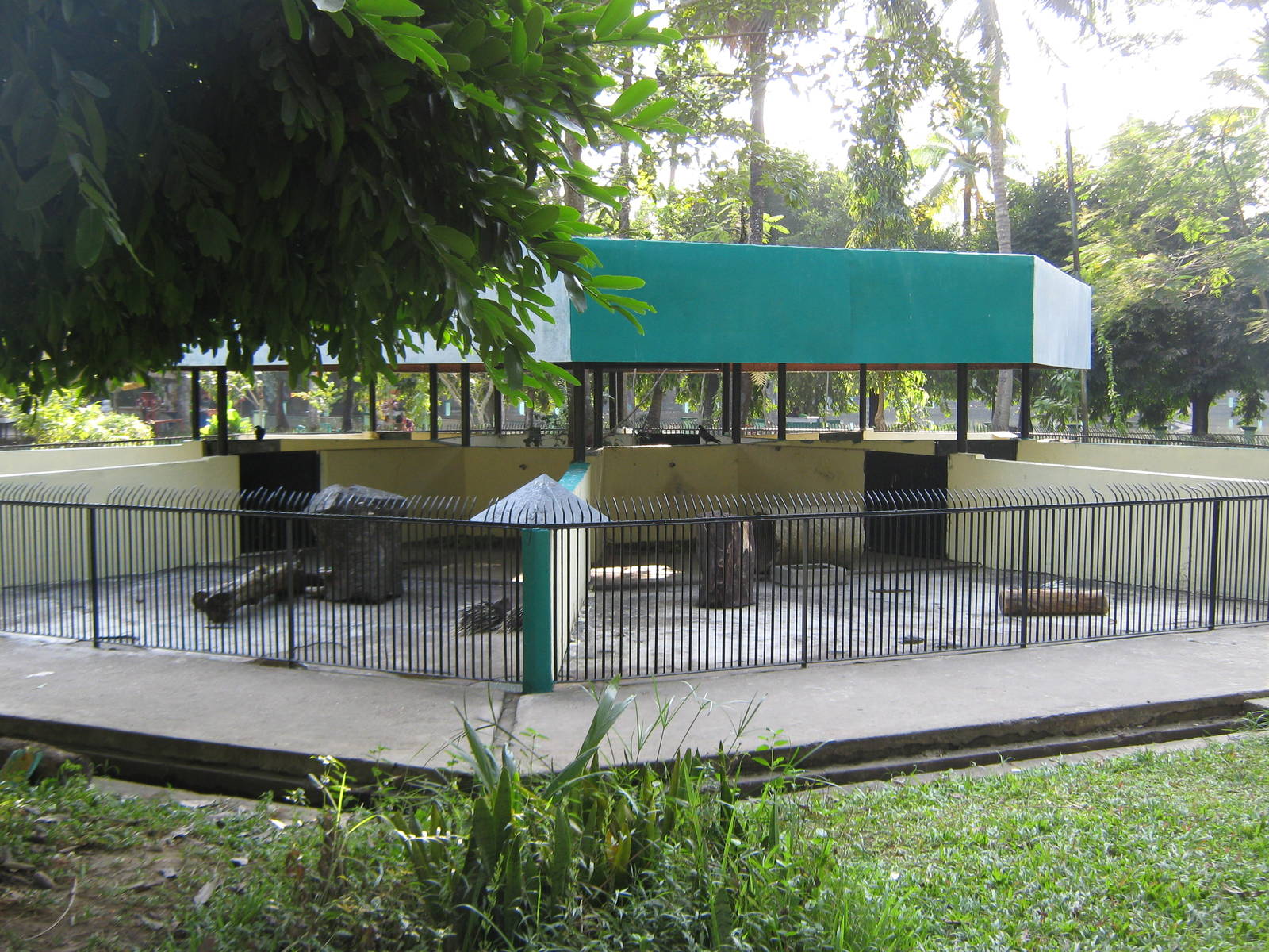 pens for Asian Crested Porcupines (Hystrix brachyura)