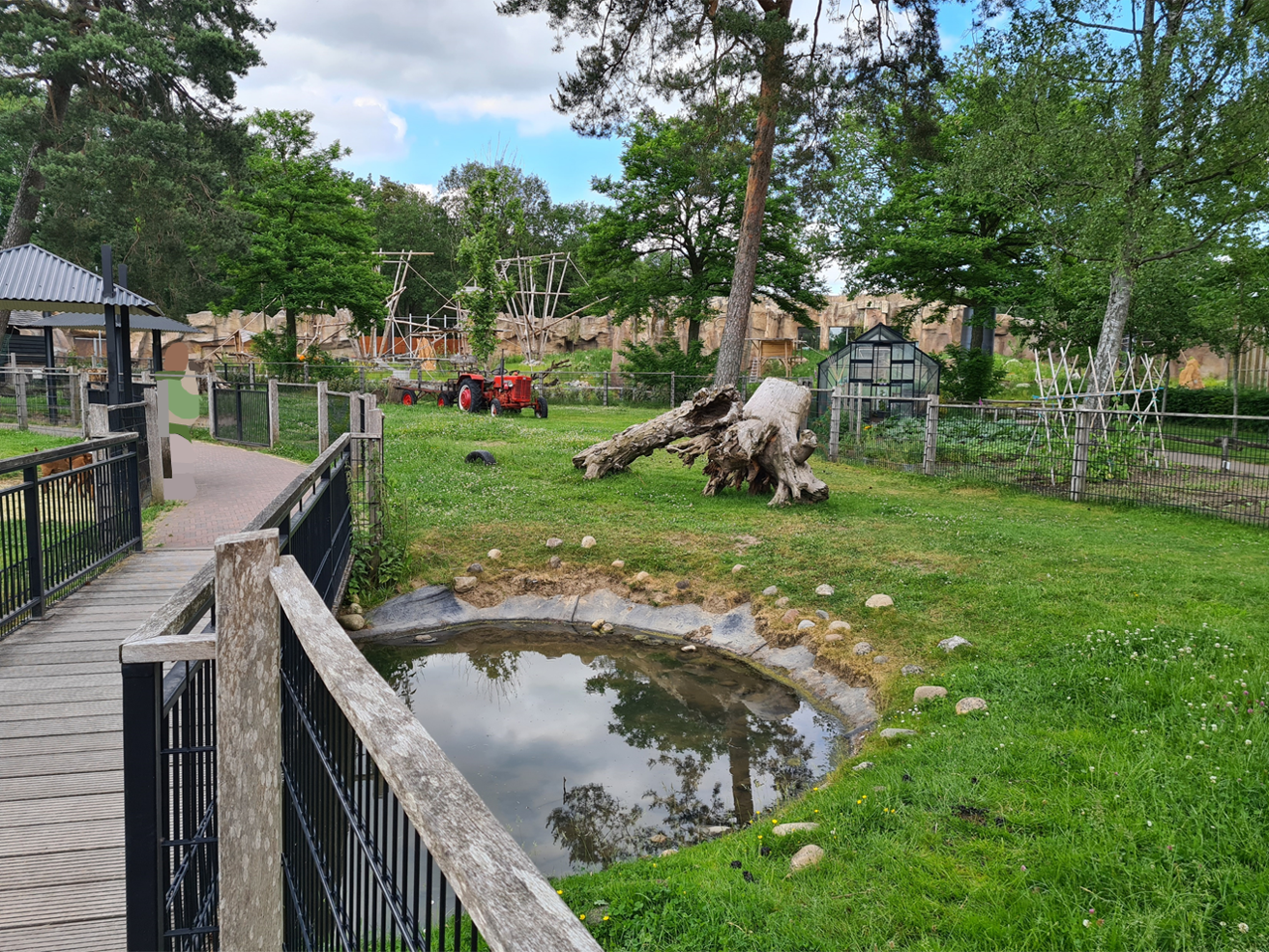 Petting zoo - Seperation exhibit (?)