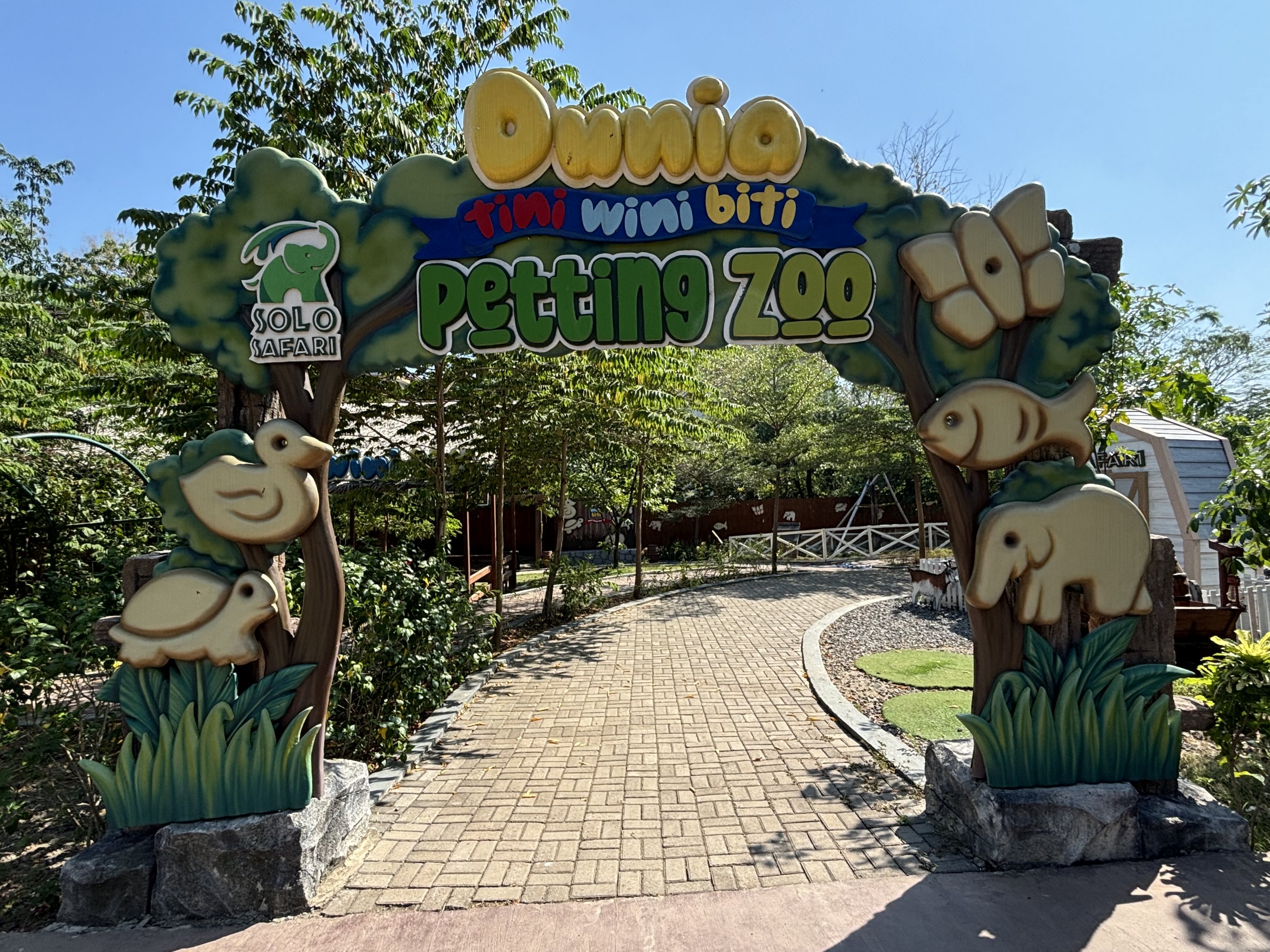 Petting Zoo - Solo Safari