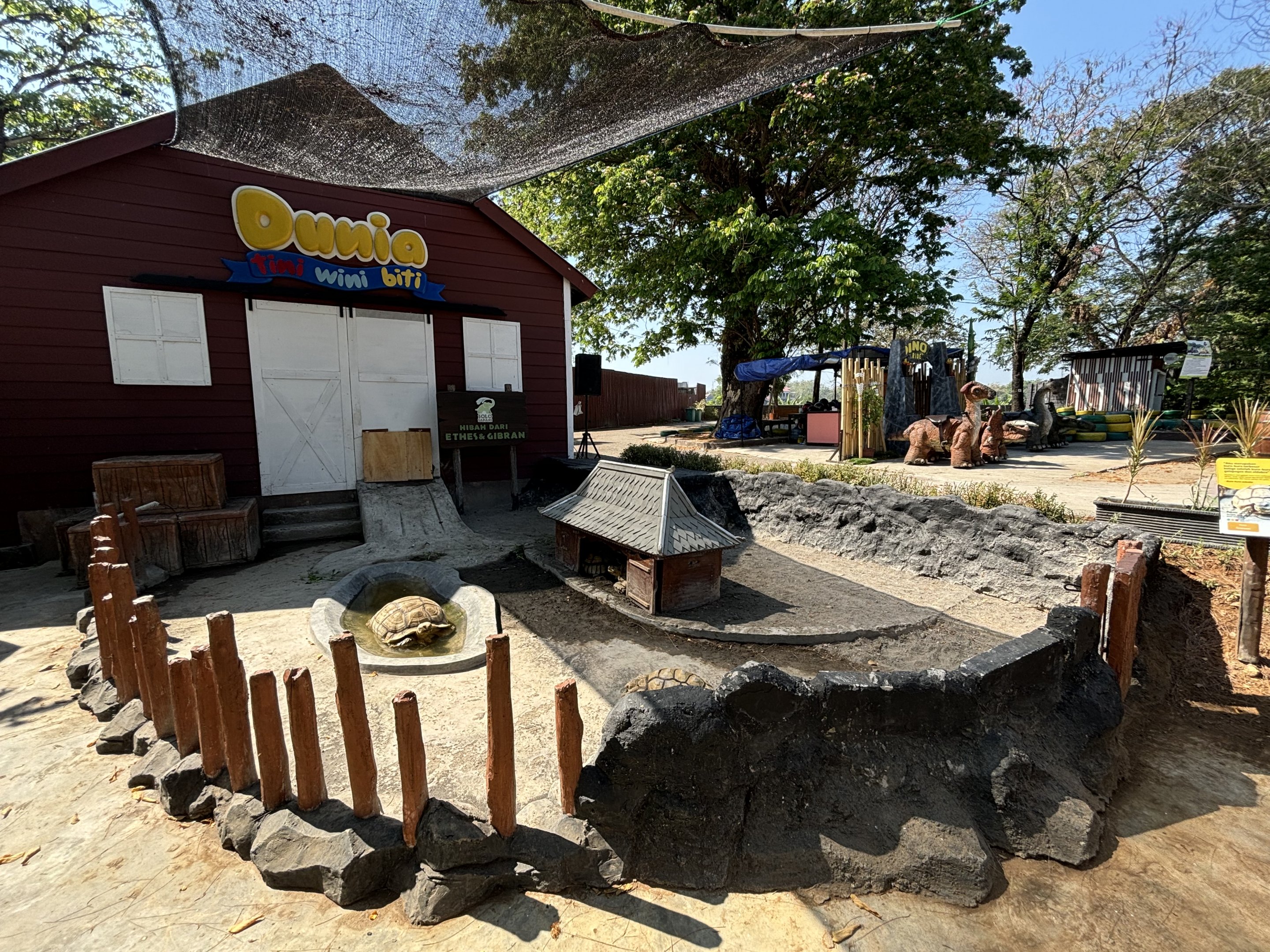 Petting Zoo - Solo Safari