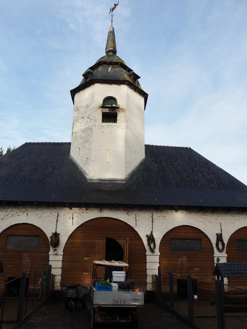 Petting zoo stable building, 2019-10-04