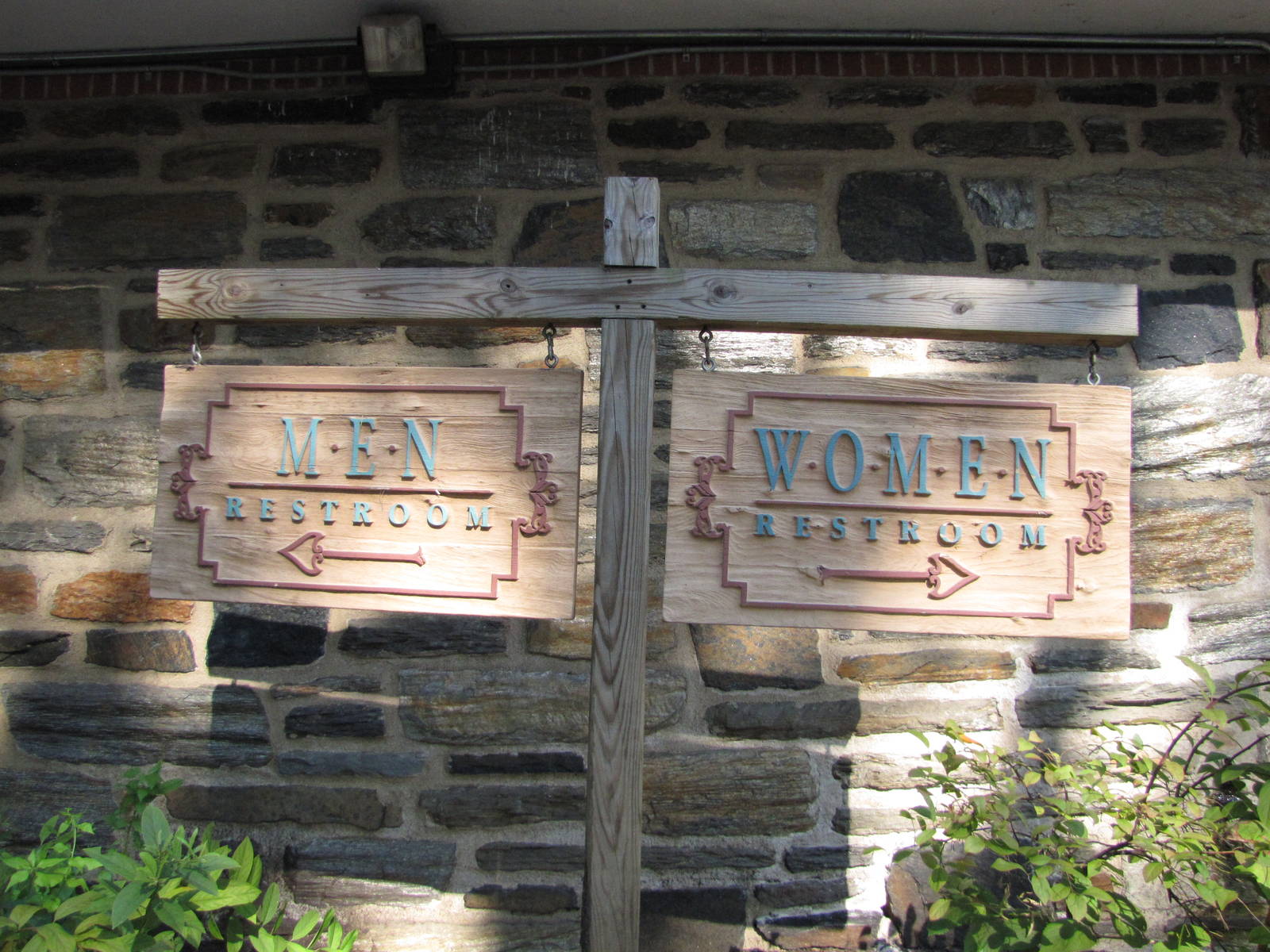 Philadelphia Zoo 2010 - Building and signage in style