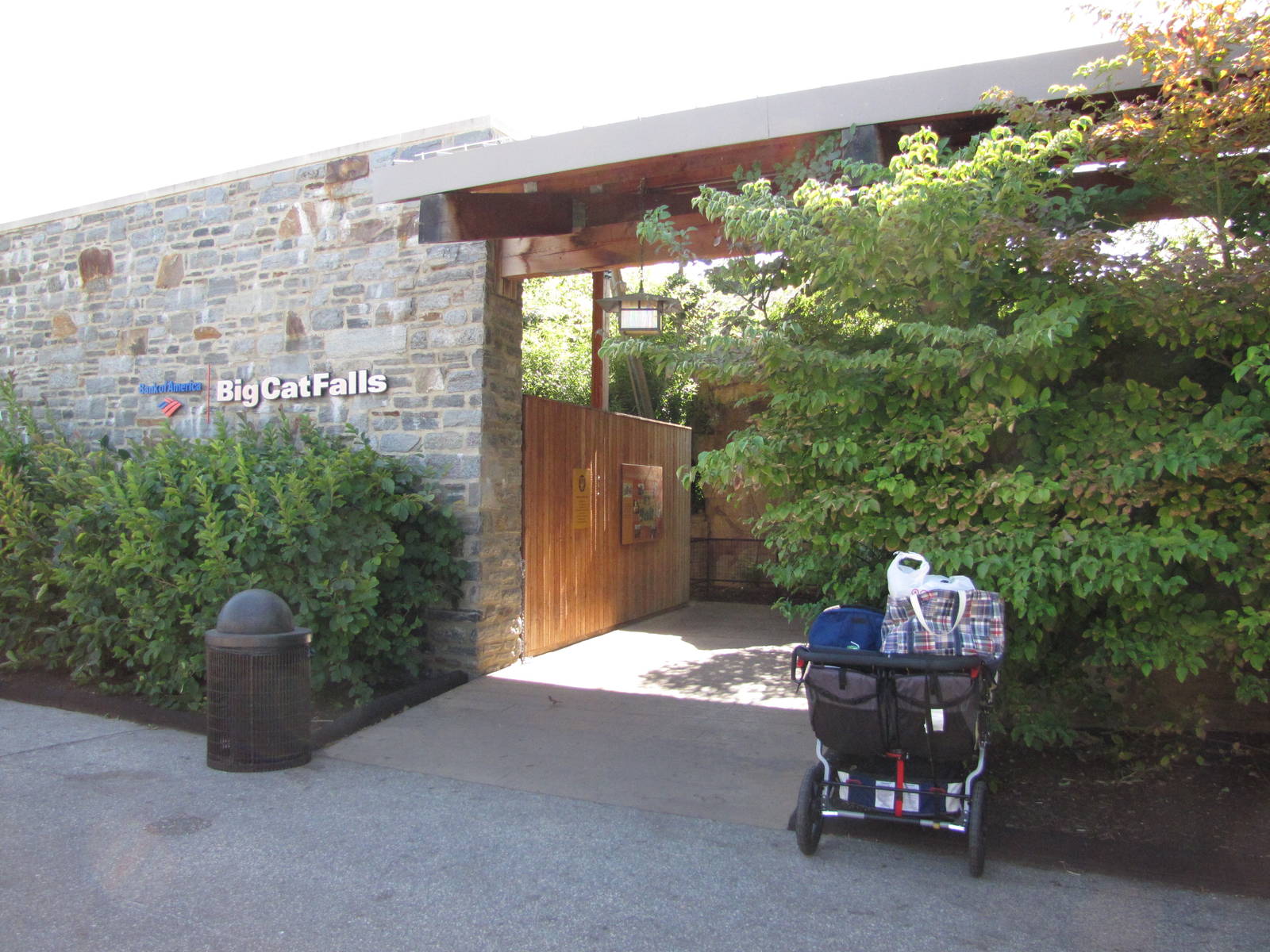 Philadelphia Zoo 2010 - Entrance to Big Cat Falls
