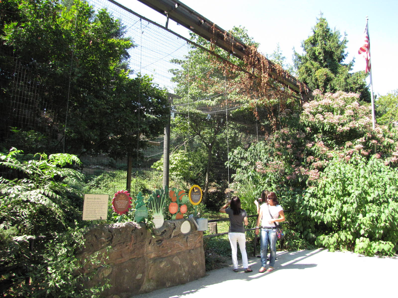 Philadelphia Zoo 2010 - Front of Bald Eagle enclosure