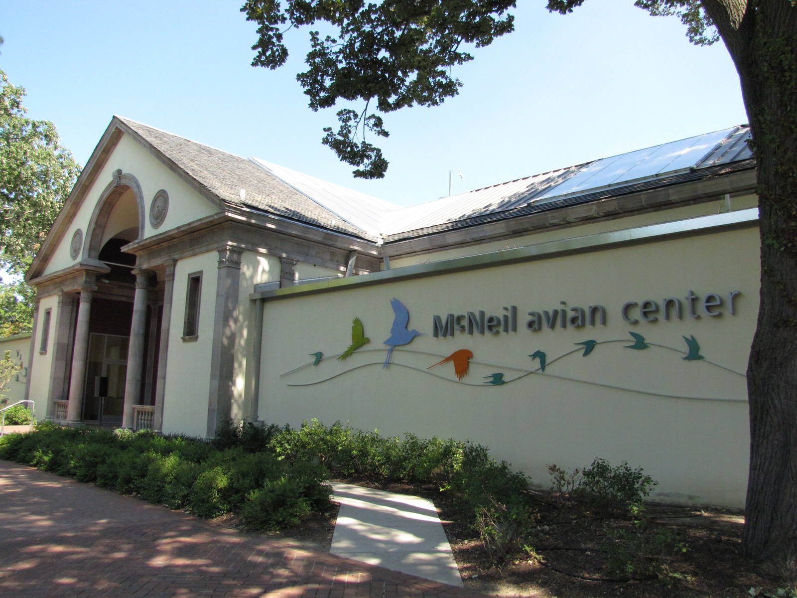 Philadelphia Zoo 2010 - Front of McNeil Avian Center